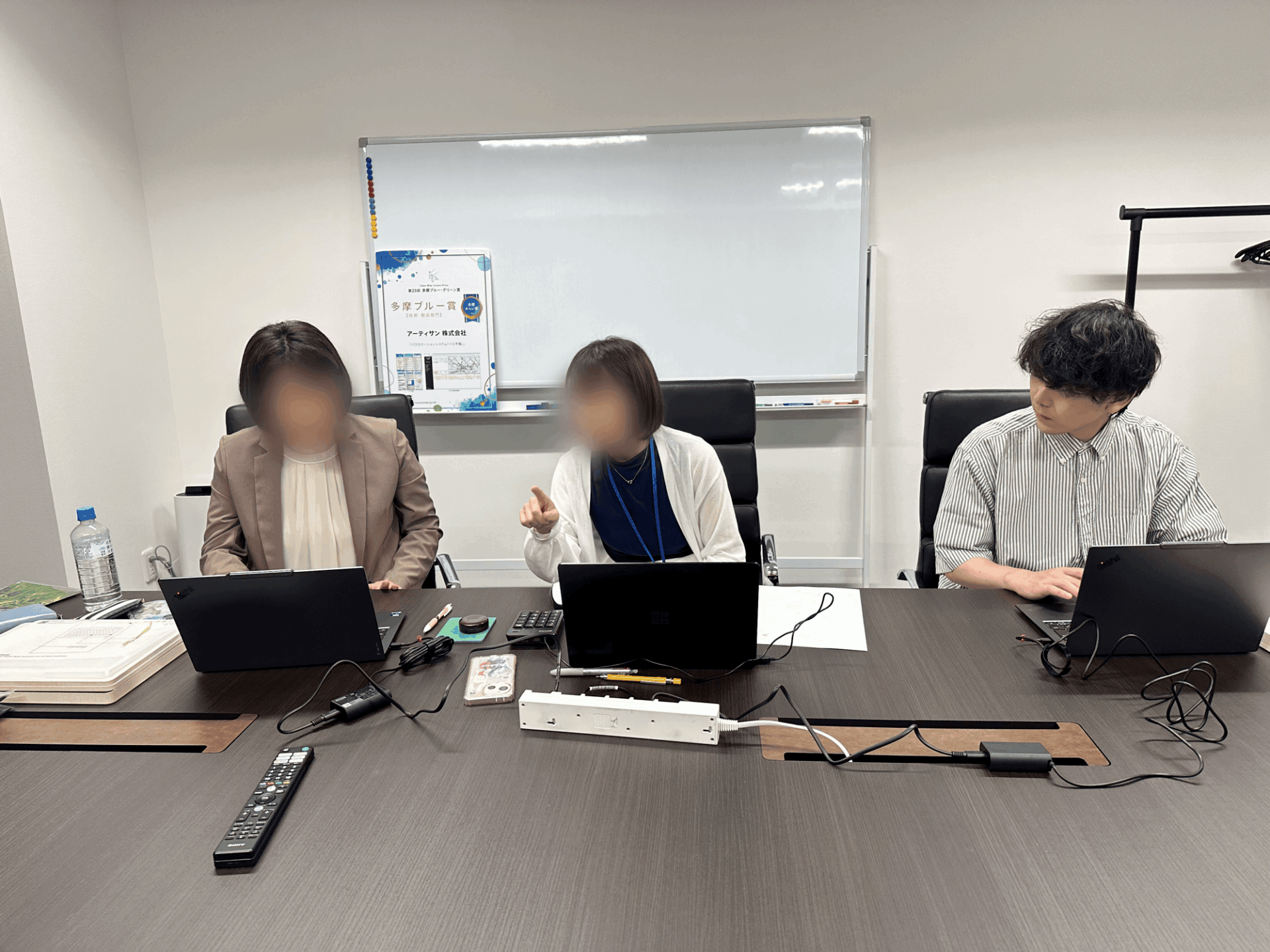 社員からオンボーディングを受ける新入社員のお二人